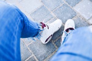 Foto jeans en sneakers